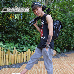 女人舔男人的辣椒
